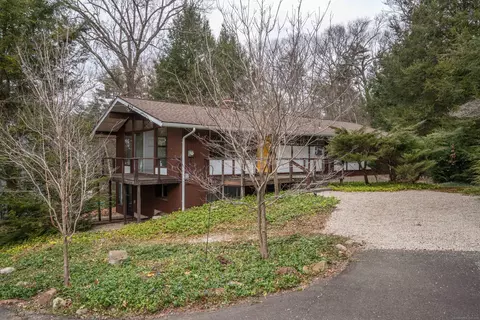 596 Country Club Rd, Avon, CT 06001