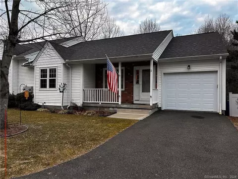 2 Glenbrook Dr #2, Windsor Locks, CT 06096