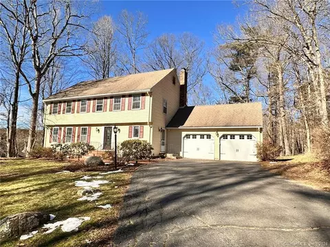 47 Buckboard Ln, Avon, CT 06001