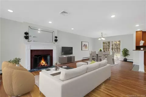 121 Porters Hill Rd, Trumbull, CT 06611