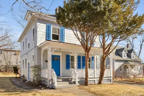 145 Pine St, Manchester, CT 06040