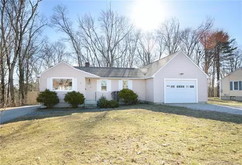 104 Dufault St, Putnam, CT 06260