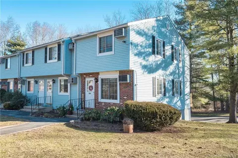 94 Cynthia Ln #D8, Middletown, CT 06457