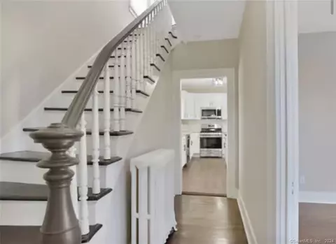 23 Grove St, West Hartford, CT 06110