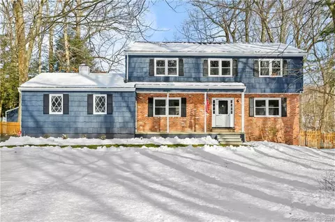 166 Fishing Trl, Stamford, CT 06903