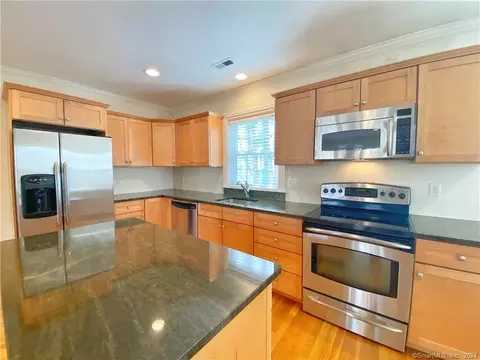 5 Elmcrest Ter #10, Norwalk, CT 06850