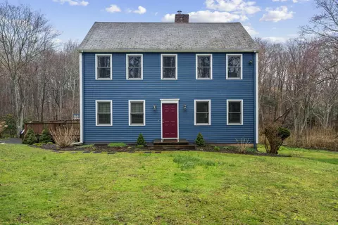 33 Ledgewood Dr, North Branford, CT 06471
