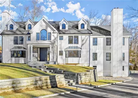 80 Bartlett Ln, Stamford, CT 06903