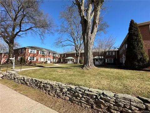 107 Shadow Ln #A2, West Hartford, CT 06110