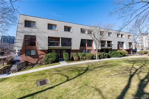 1 Valley Rd #206, Stamford, CT 06902