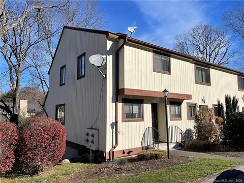 85 Dorchester Ct #85, Beacon Falls, CT 06403