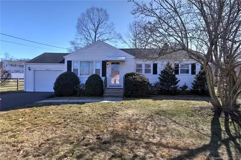 32 Williams Rd, North Branford, CT 06471