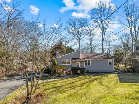 1 Old Hickory Ln, Branford, CT 06405