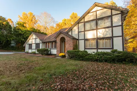 5 Briar Hill Rd, Norwich, CT 06360