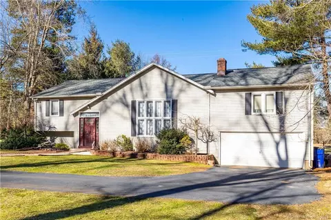 37 Overlook Dr, Wallingford, CT 06492