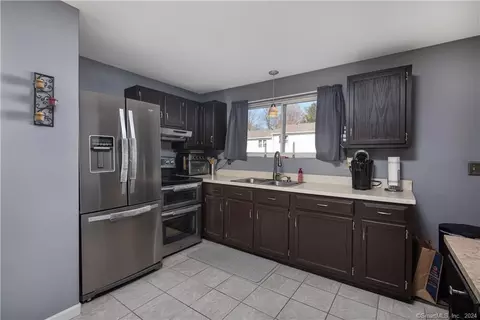 1081 New Haven Rd #8F, Naugatuck, CT 06770