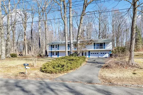 33 Deepdene Rd, Trumbull, CT 06611