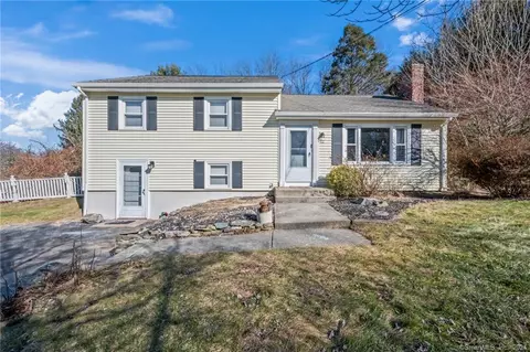 12 Sunnyview Dr, Vernon, CT 06066