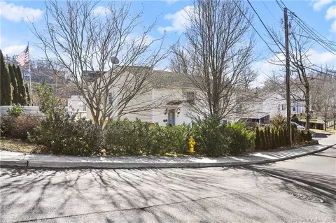 19 W Wooster St, Danbury, CT 06810