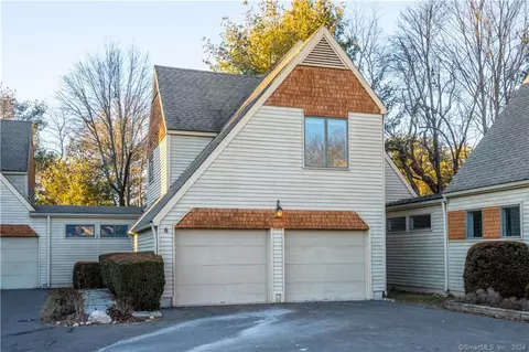 6 Dogwood Ct #6, Granby, CT 06035