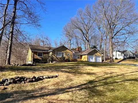27 Valley View Dr, Farmington, CT 06032