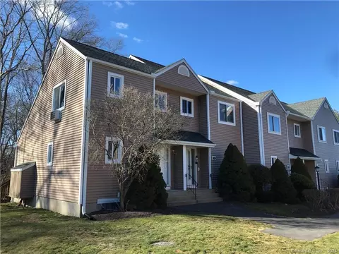 119 Stoneheights Dr #119, Waterford, CT 06385