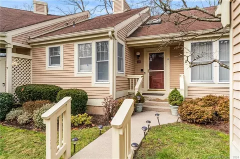 56 Brittania Dr, Danbury, CT 06811