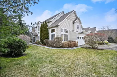 638 Danbury Rd #13, Ridgefield, CT 06877