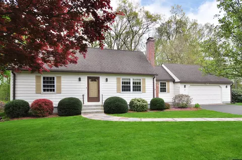 17 Bradford Dr, Windsor, CT 06095