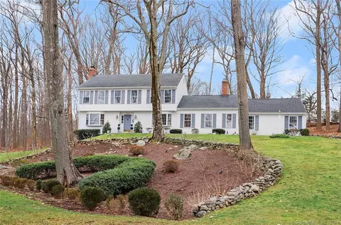 133 Queens Grant Ln, Fairfield, CT 06824