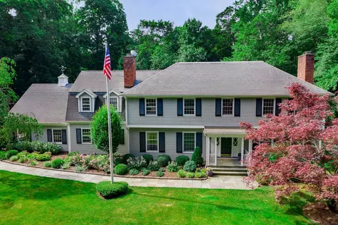 8 Stephanie Ln, Darien, CT 06820
