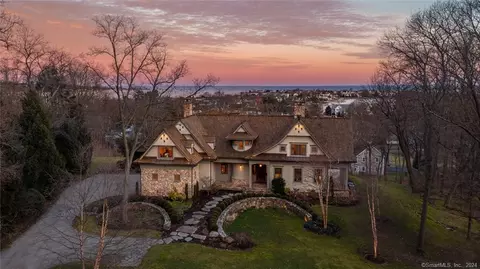 3 Skytop Dr, Norwalk, CT 06851