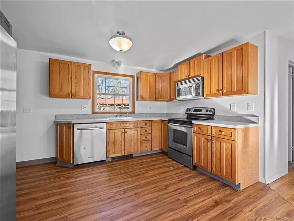 444 Westfield St, Middletown, CT 06457 38 Photos Movoto