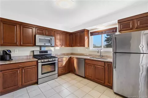 140 Thompson St #26E, East Haven, CT 06513