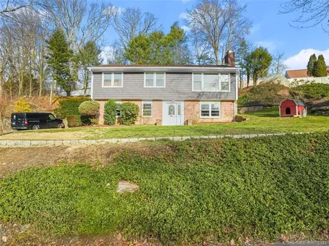 14 Lakewood Dr, Norwalk, CT 06851
