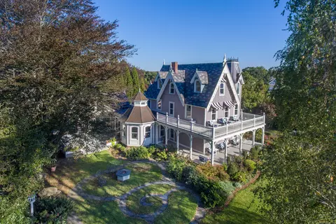 93 Linden Ave, Branford, CT 06405