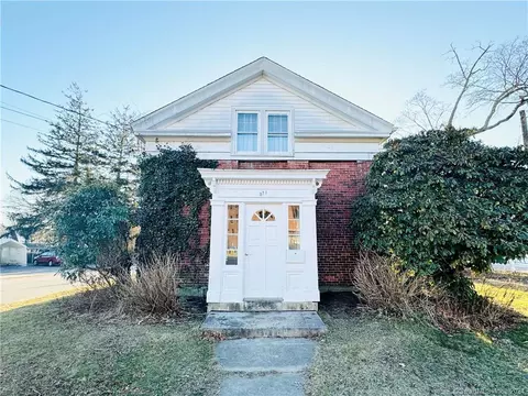 371 Ocean Ave, New London, CT 06320