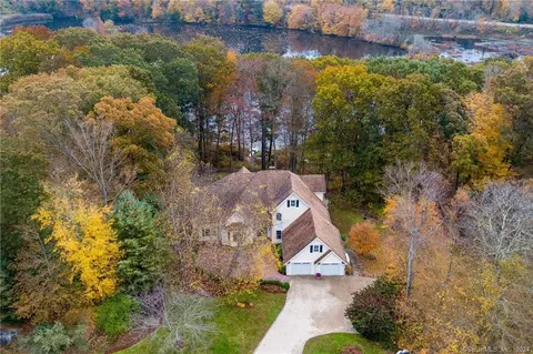 3 Lake Louise Dr, Westbrook, CT 06498