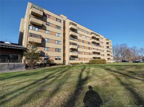 114 Putter Dr #LL 10, Wallingford, CT 06492