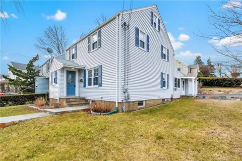 130 Brookfield Ave, Fairfield, CT 06825