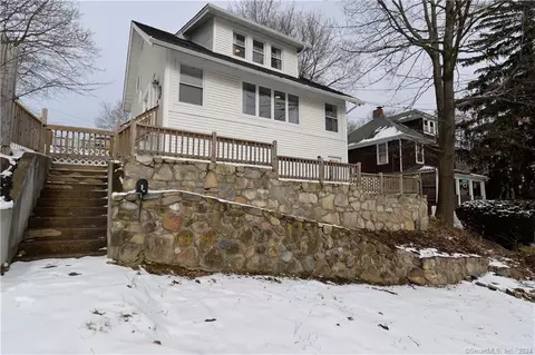 1 Oak St, Danbury, CT 06810