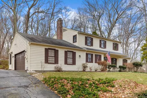 22 Queen Eleanor Dr, Ledyard, CT 06335