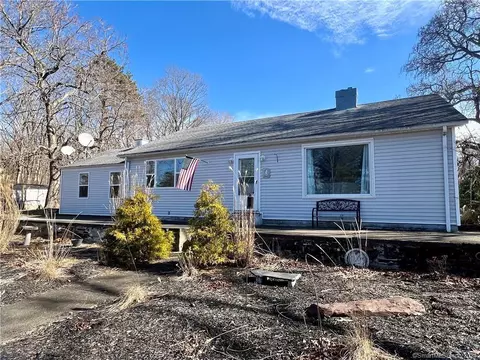 530 Wauregan Rd, Killingly, CT 06239