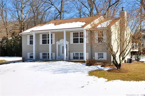 42 Quail Hollow Dr, Windsor, CT 06095