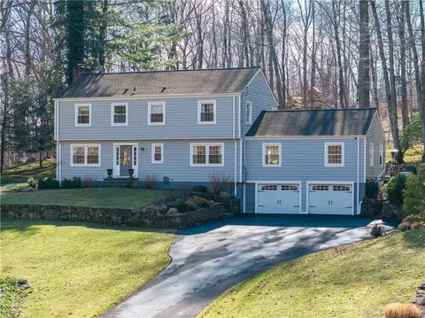 104 Laurel Ledge Rd, Stamford, CT 06903