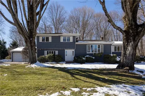 27 Douglas Dr, Norwalk, CT 06850