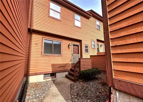 102 Cedar Knolls Dr #102, Branford, CT 06405