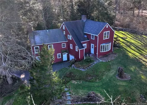 11 Clark Rd, Woodbridge, CT 06525