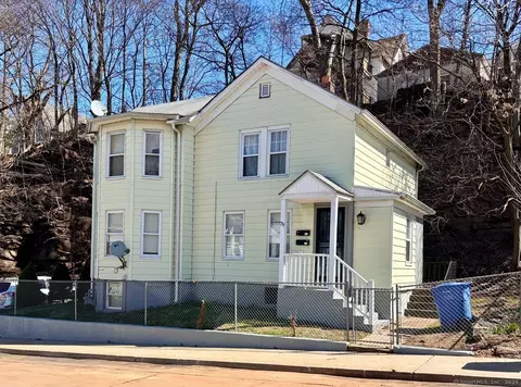 79 Maple St, Meriden, CT 06451