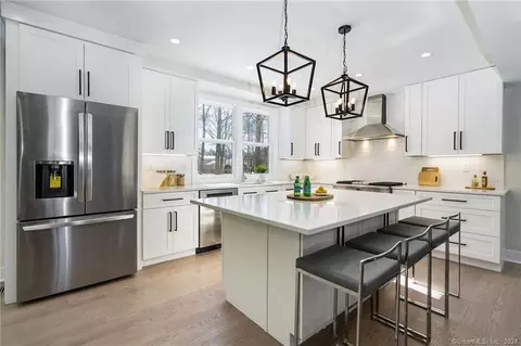 7 Sherwood St, Norwalk, CT 06851